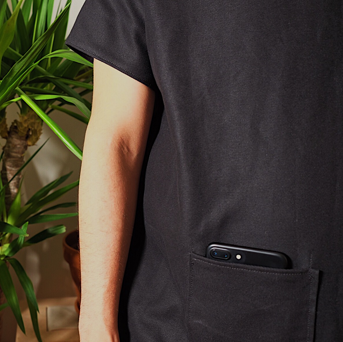 Folder t-shirt with special phone pocket