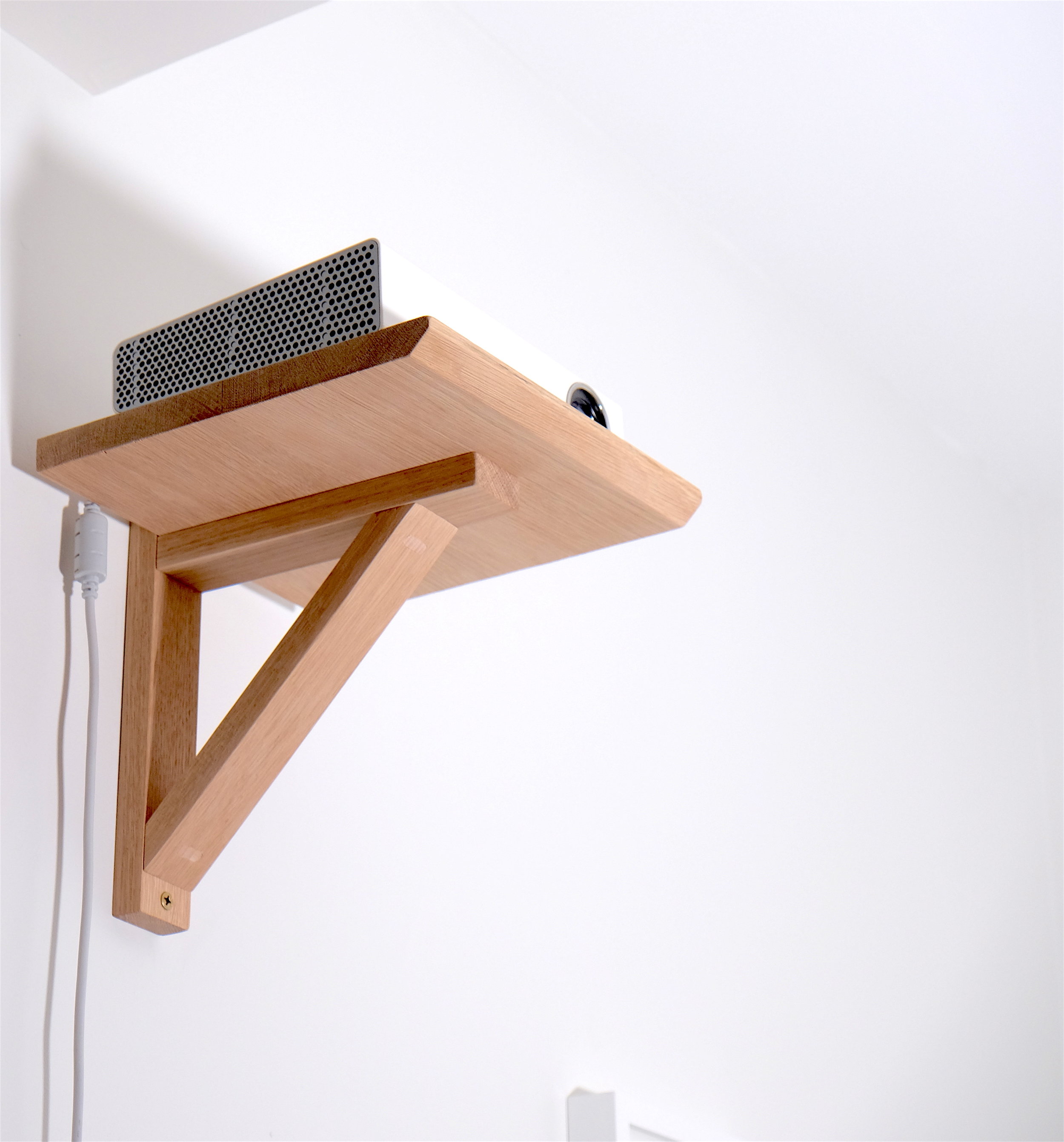 Lift projector shelf